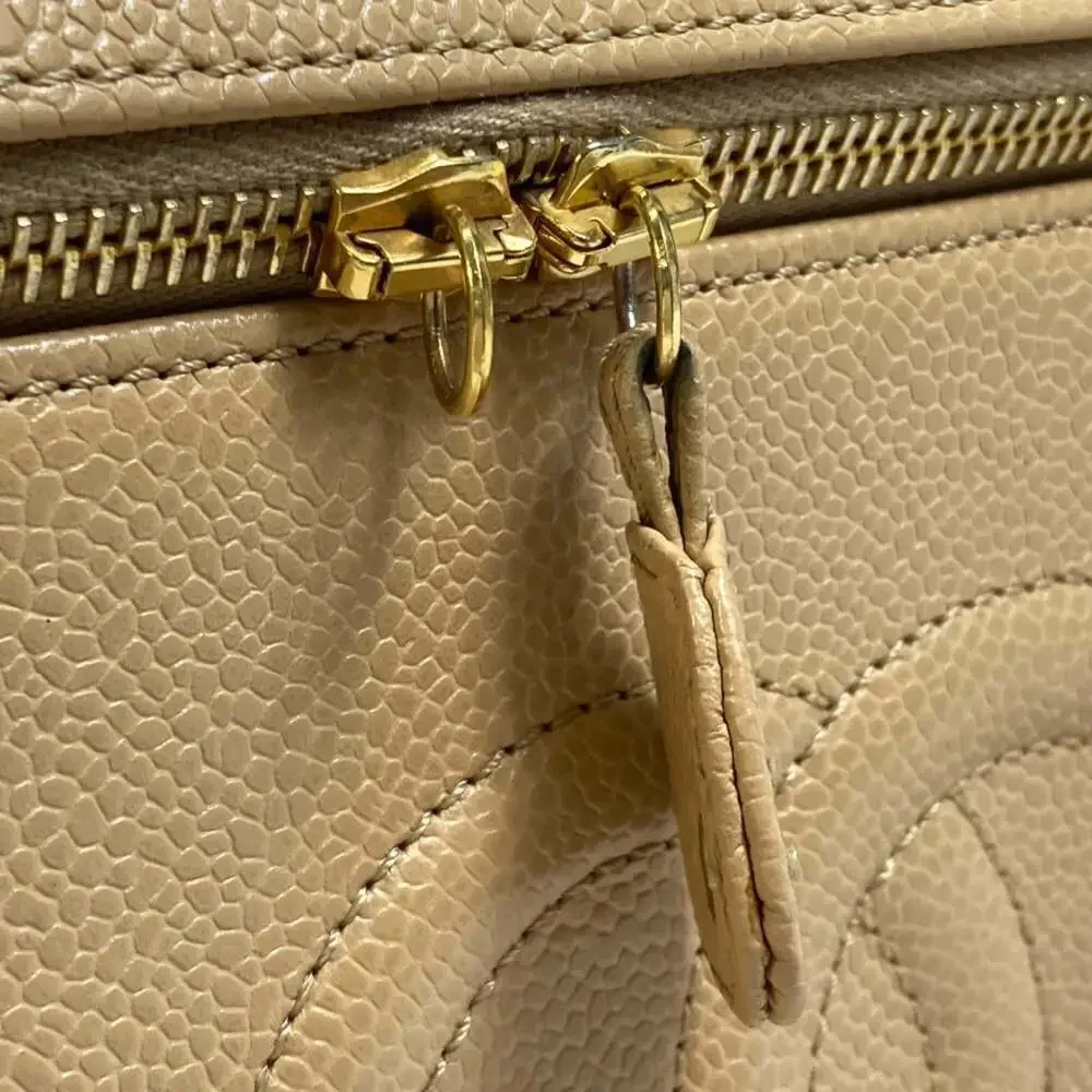 CHANEL Cream Caviar Leather Logo Shoulder Bag